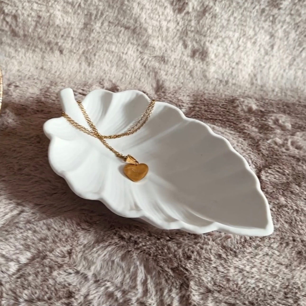 Schmucktablett in Blattform Plottarie Manufaktur