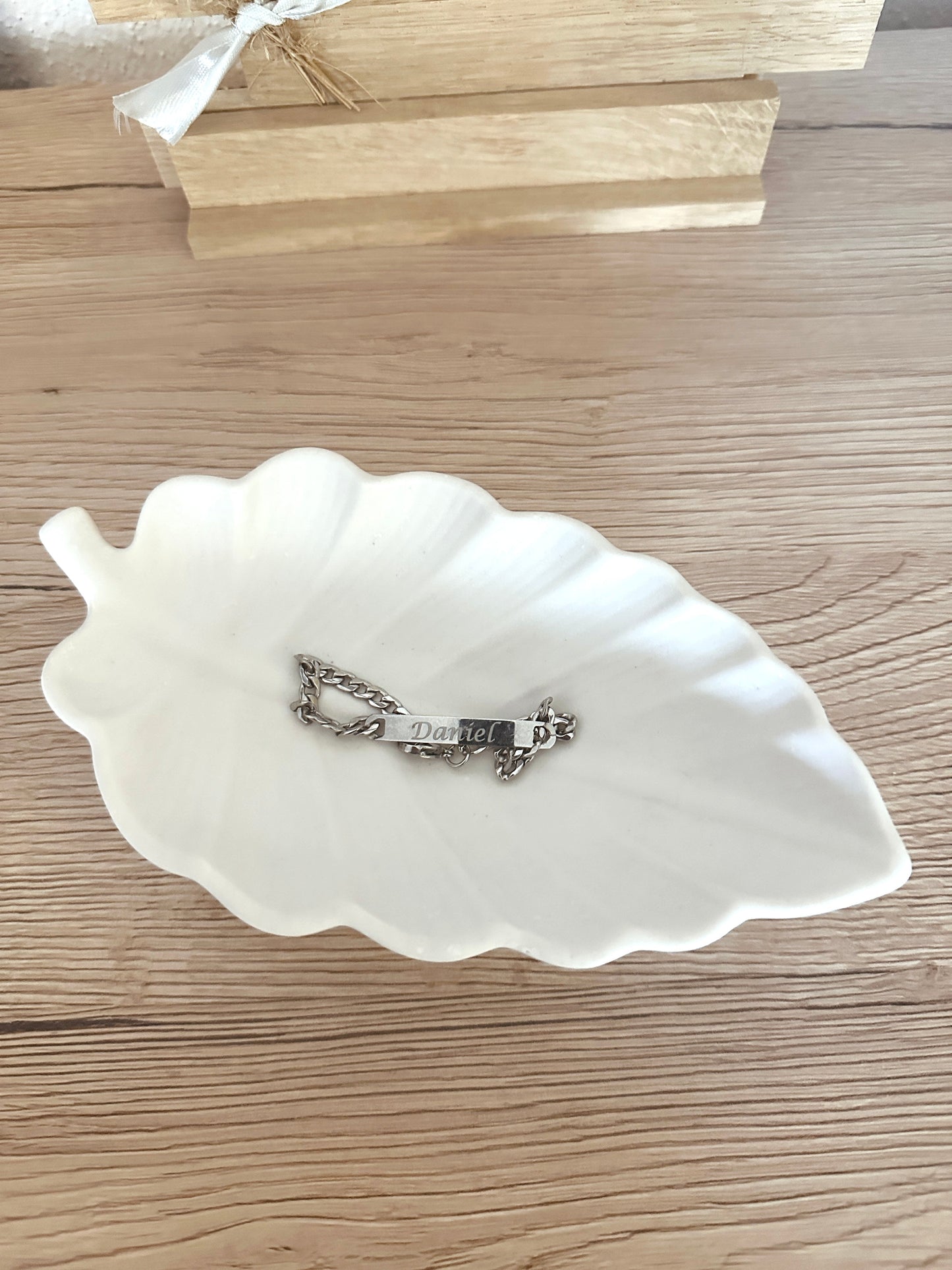 Schmucktablett in Blattform Plottarie Manufaktur