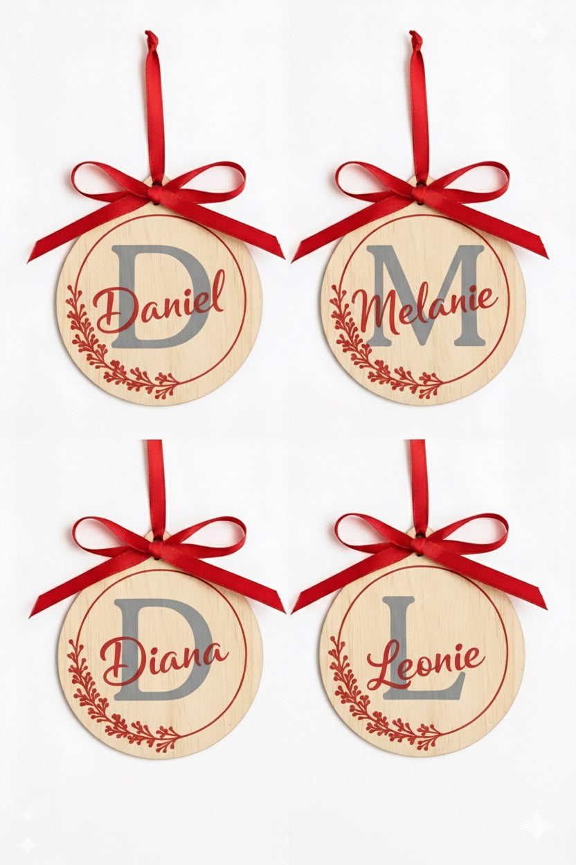 Personalisierte Weihnachtskugel mit Namen | Acryl oder Holz Plottarie Manufaktur